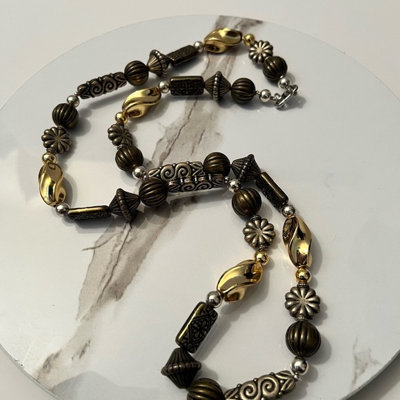 Elegant Gold and Silver Tone Beaded Necklace - Picture 4 of 4